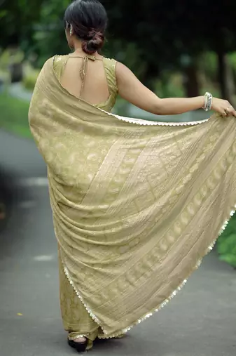 paisle print chiffon saree with unstitched blouse piece (green)