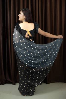 polka print georgette saree with unstitched blouse piece (grey) 4