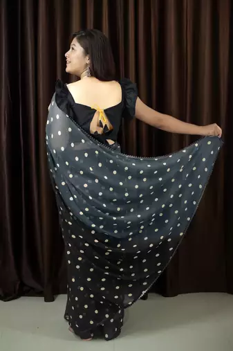 polka print georgette saree with unstitched blouse piece (grey)