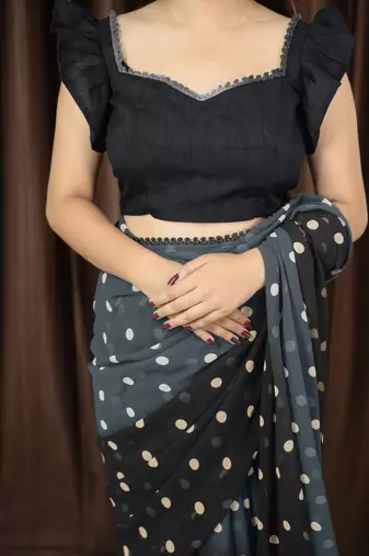 polka print georgette saree with unstitched blouse piece (grey)