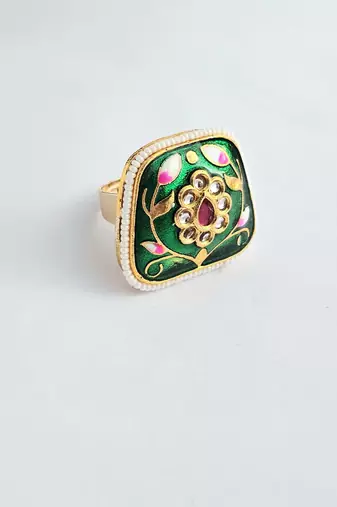Emerald echo ring
