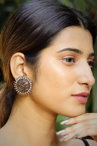 Dual-tone circular stud earrings