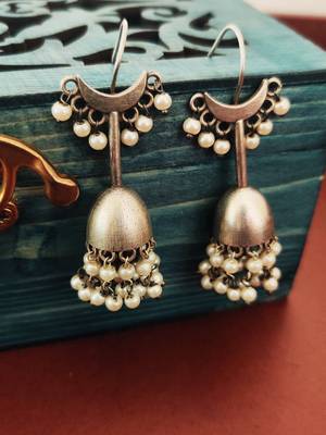 Silver-plated crescent hook drop earrings 4