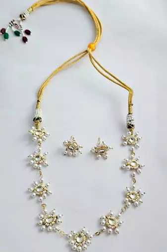 Aranyika majestic lustral glow pachi kundan choker set