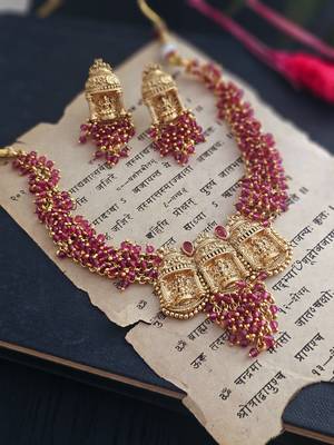 Golden laxmi rani wine beaded necklace set 4