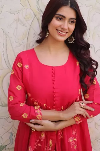 Red zari & sequins embroidered work silk blend stitched kurta