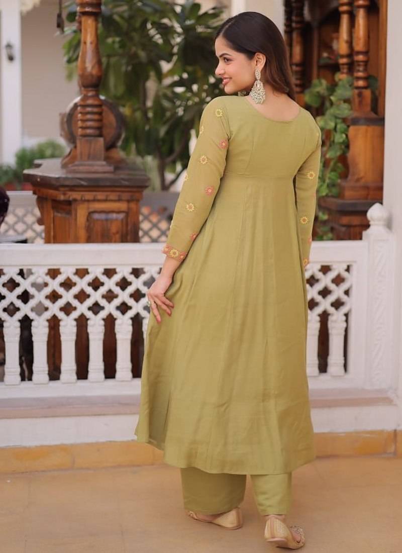 Light green zari & sequins embroidered work silk blend stitched kurta