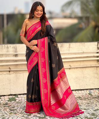 Black soft silk rangoli art zari weaving saree with contrast blouse piece 3