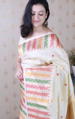 Off white soft silk floral meenakari zari weaving saree with matching blouse piece 5