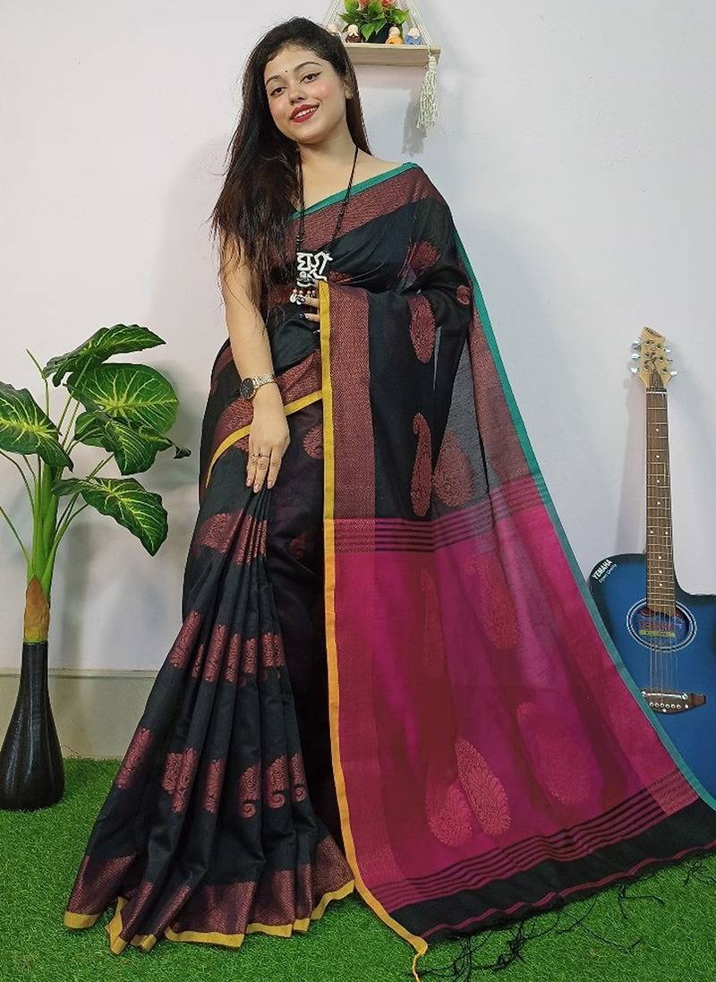 Black & pink fancy cotton handloom saree with blouse piece for women