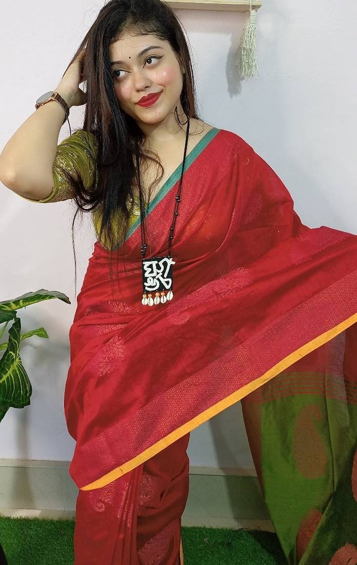 Red & green fancy cotton handloom saree with blouse piece for women