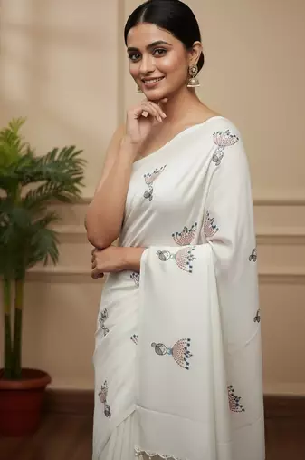 White fancy cotton handloom saree with blouse piece for women