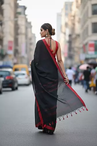 Red & black fancy cotton handloom saree with blouse piece for women
