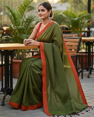 Red & green fancy cotton handloom saree with blouse piece for women 3