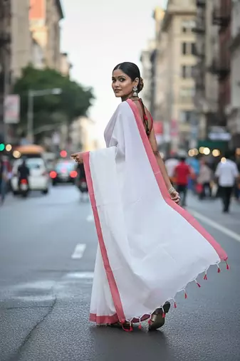 Red & white fancy cotton handloom saree with blouse piece for women