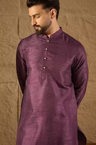 Men purple silk blend solid embroidered straight kurta with trouser