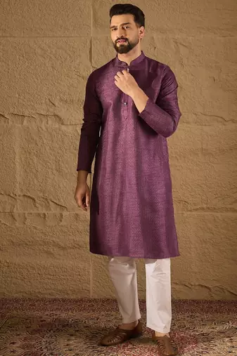 Men purple silk blend solid embroidered straight kurta with trouser