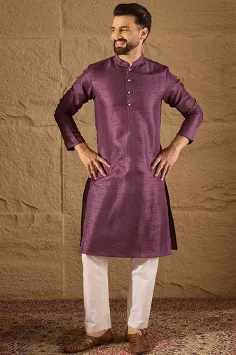 Men purple silk blend solid embroidered straight kurta with trouser