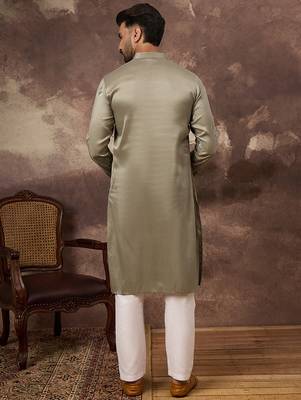 Men green silk blend solid embroidered straight kurta with trouser 2