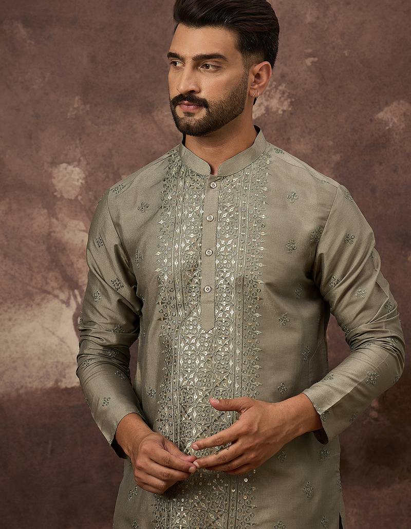 Men green silk blend solid embroidered straight kurta with trouser