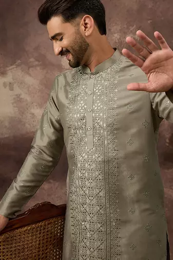 Men green silk blend solid embroidered straight kurta with trouser