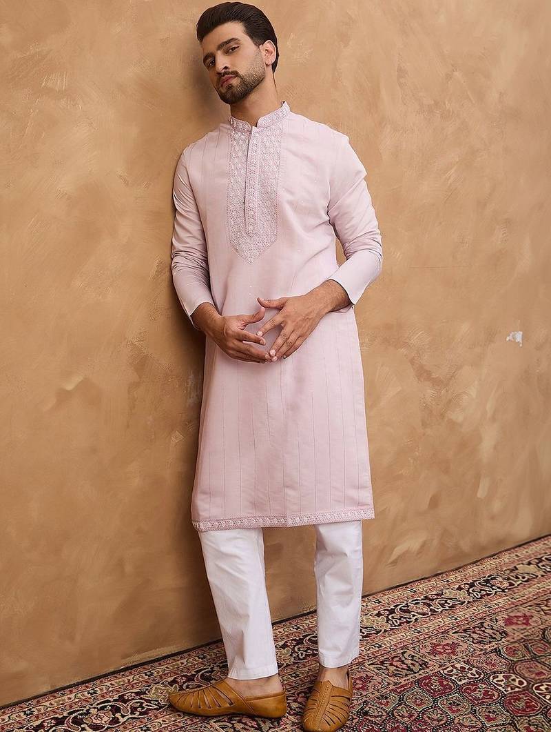 Men lavender silk blend solid embroidered straight kurta with pant set