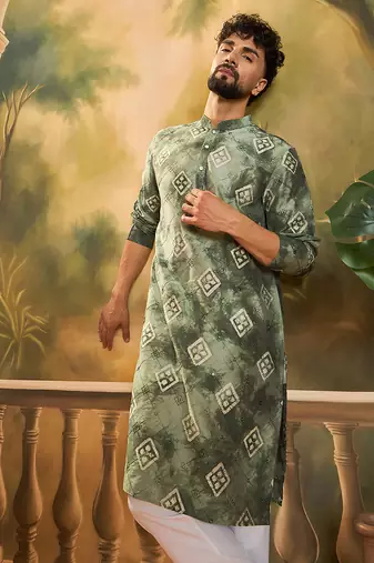 Men green silk blend batik embroidered straight kurta with trouser