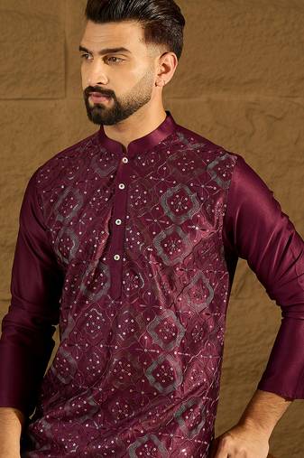 Men purple silk blend solid embroidered straight kurta with trouser