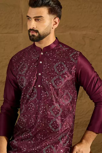 Men purple silk blend solid embroidered straight kurta with trouser