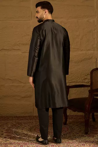 Men black silk blend solid embroidered straight kurta with trouser