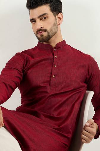 Men maroon pure cotton solid woven design straight kurta with trousers