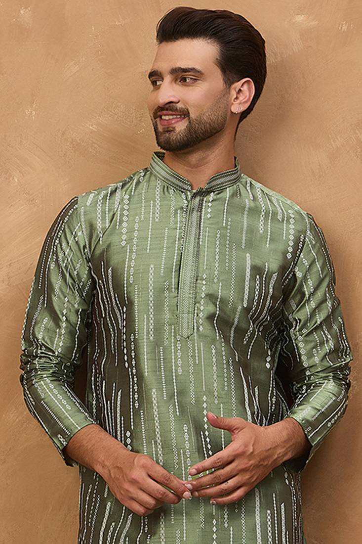 Men green silk blend geometric embroidered straight kurta with pant set