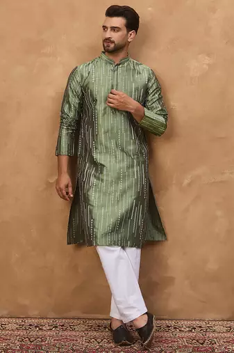 Men green silk blend geometric embroidered straight kurta with pant set