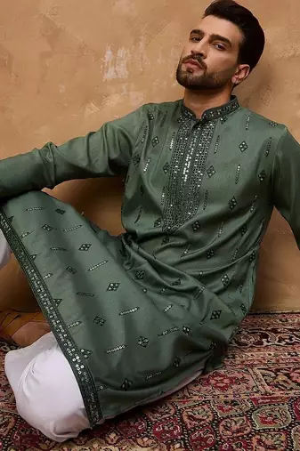Men green silk blend geometric embroidered straight kurta with pant set