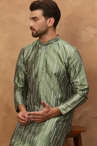 Men green silk blend geometric embroidered straight kurta with pant set