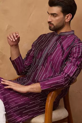 Men purple silk blend geometric printed straight kurta with pant set