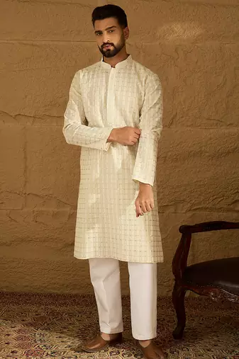 Men off white cotton solid printed straight kurta with trouser
