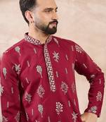 Men maroon silk blend solid embroidered straight kurta with trouser