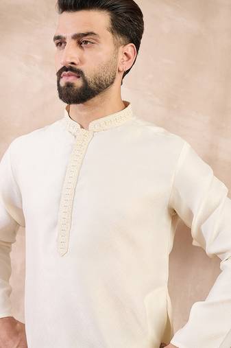 Men off white silk blend solid embroidered straight kurta with trouser