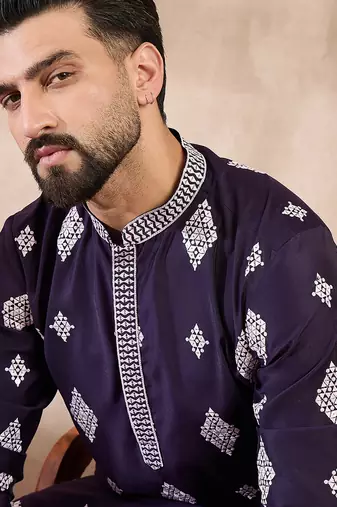 Men purple silk blend solid embroidered straight kurta with trouser