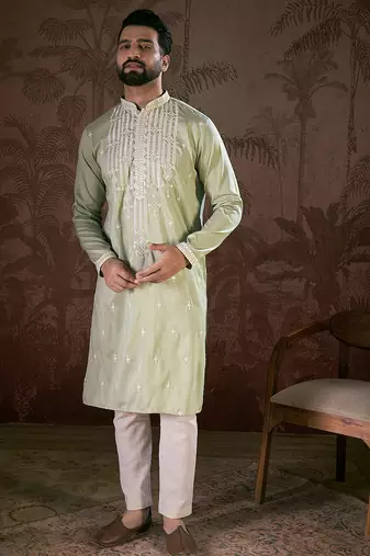 Men green silk blend solid embroidered straight kurta with trouser