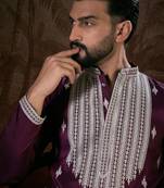 Men purple silk blend solid embroidered straight kurta with trouser