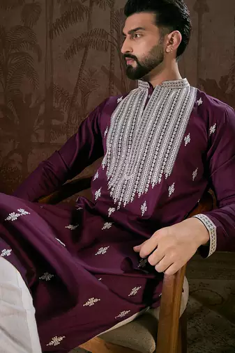 Men purple silk blend solid embroidered straight kurta with trouser