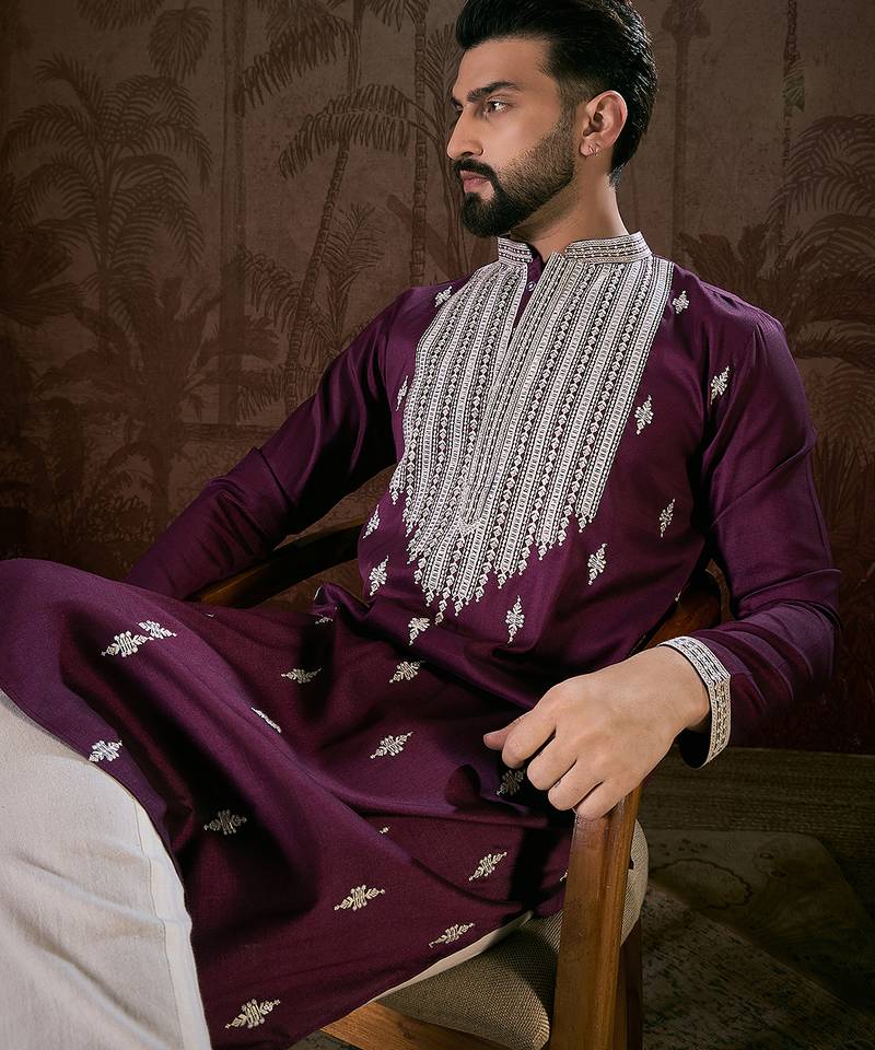 Men purple silk blend solid embroidered straight kurta with trouser