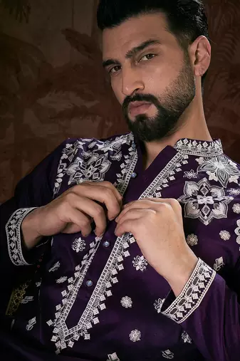 Men purple silk blend solid embroidered straight kurta with trouser