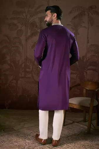 Men purple silk blend solid embroidered straight kurta with trouser