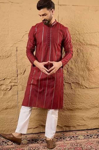 Men maroon cotton solid embroidered straight kurta