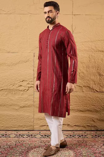 Men maroon cotton solid embroidered straight kurta