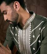 Men green silk blend solid embroidered straight kurta with trouser
