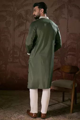 Men green silk blend solid embroidered straight kurta with trouser
